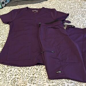Grey’s Anatomy scrub set. Size Small. Eggplant color.
